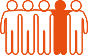 5 personnes bras dessus, bras dessous
